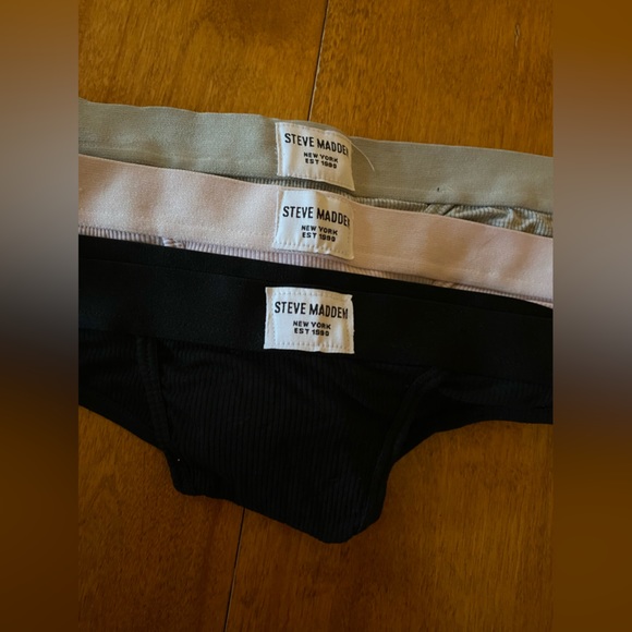 Steve Madden thongs - Picture 2 of 3